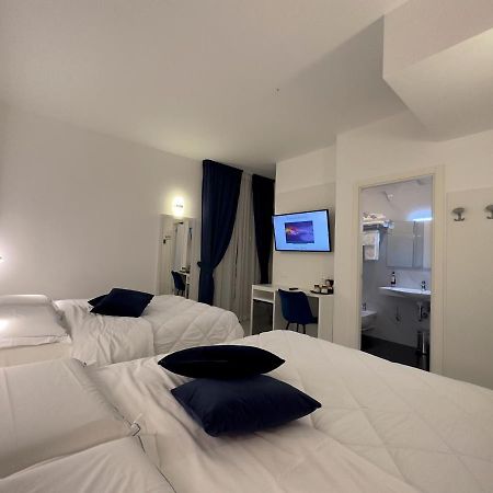 Hotel Smart Cruise Чивитавекия Екстериор снимка