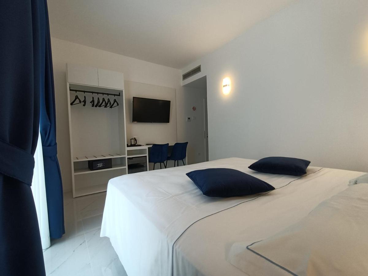 Hotel Smart Cruise Чивитавекия Екстериор снимка
