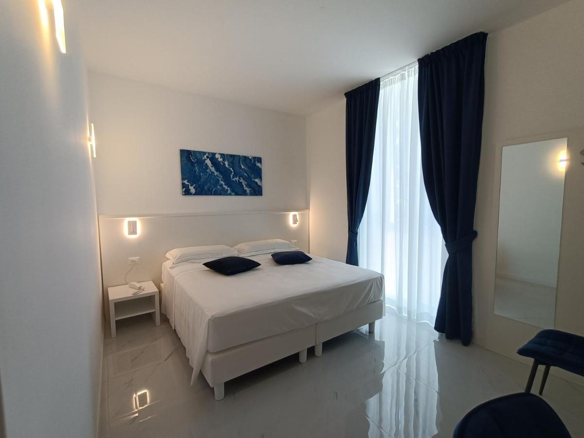 Hotel Smart Cruise Чивитавекия Екстериор снимка