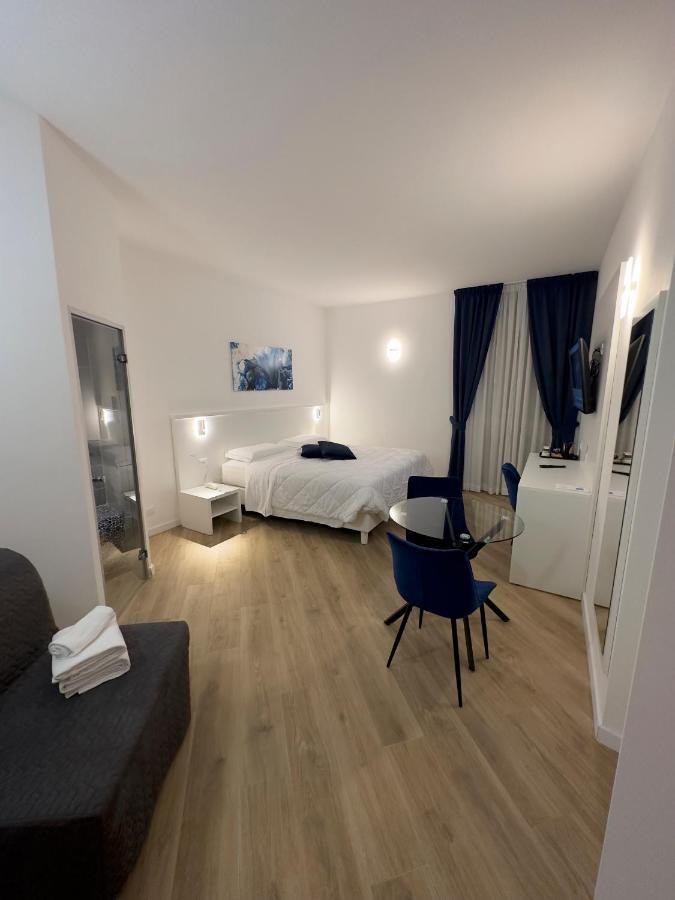 Hotel Smart Cruise Чивитавекия Екстериор снимка
