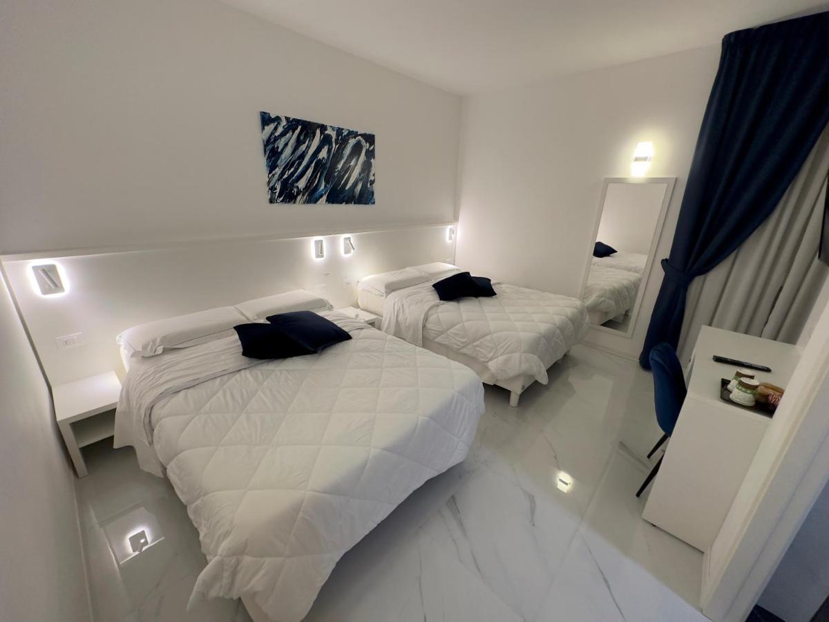 Hotel Smart Cruise Чивитавекия Екстериор снимка