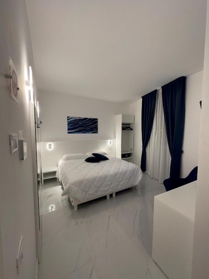 Hotel Smart Cruise Чивитавекия Екстериор снимка