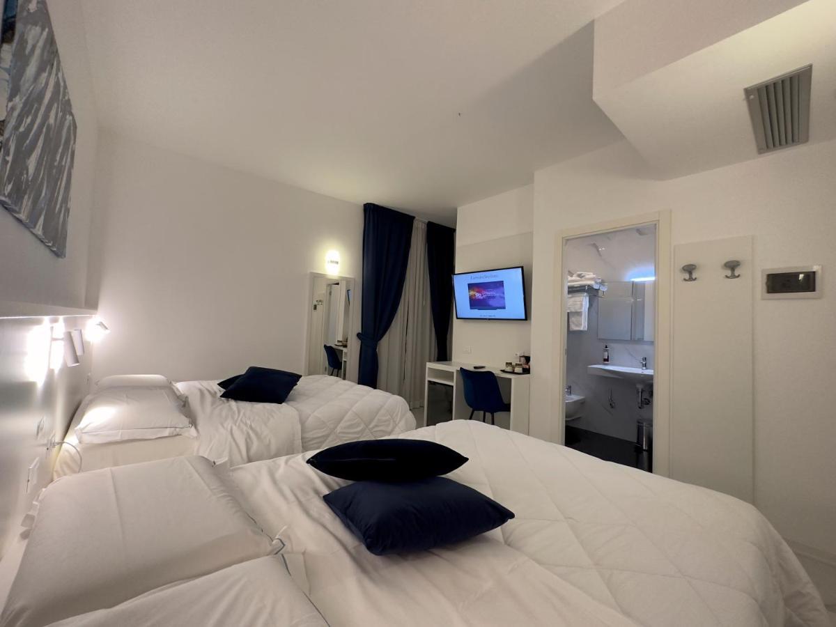 Hotel Smart Cruise Чивитавекия Екстериор снимка