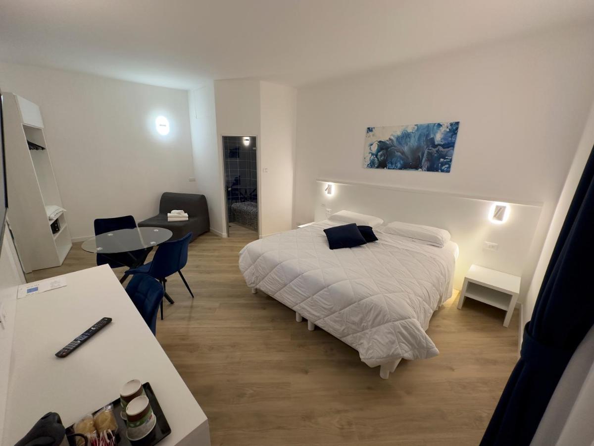 Hotel Smart Cruise Чивитавекия Екстериор снимка