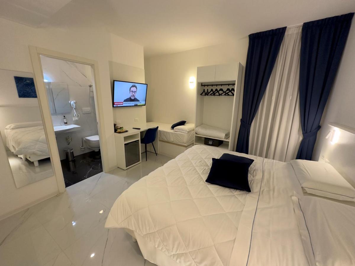 Hotel Smart Cruise Чивитавекия Екстериор снимка