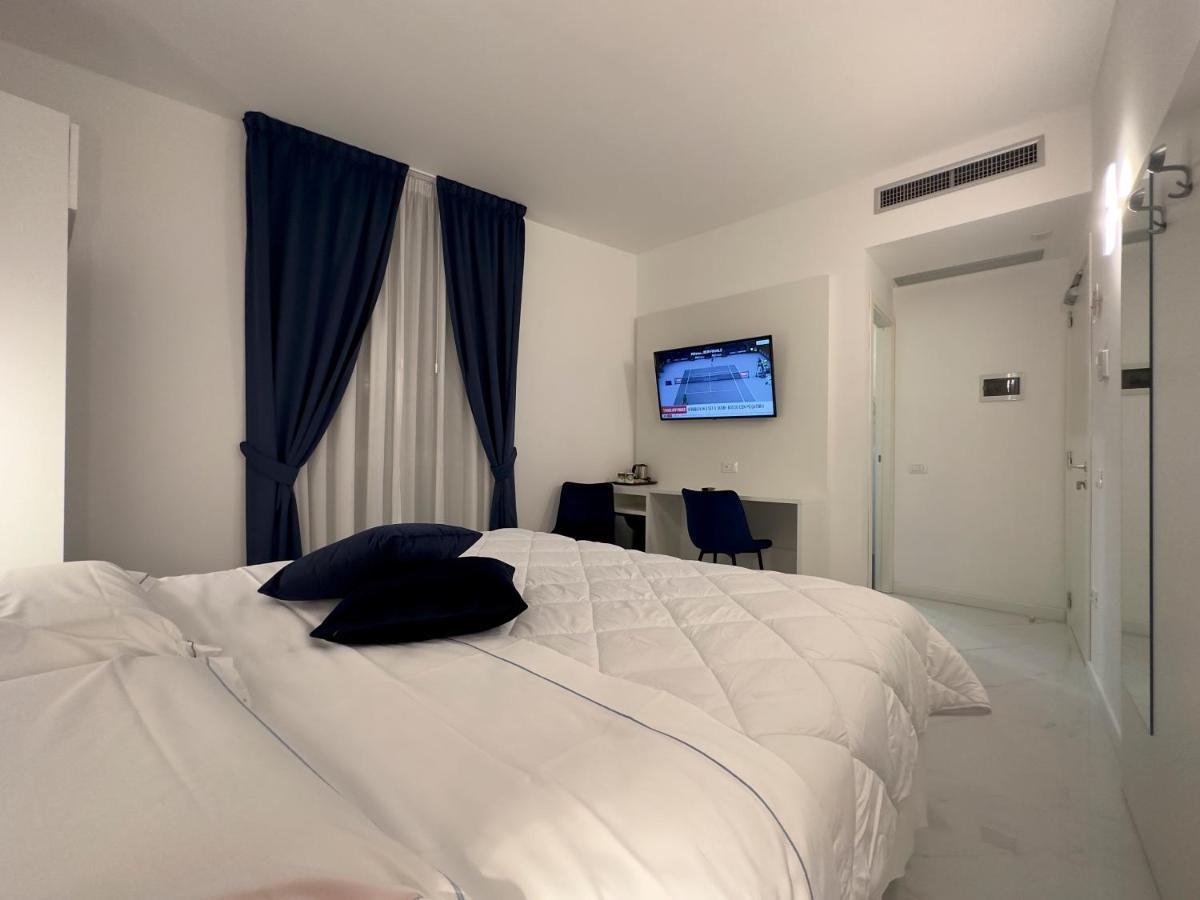 Hotel Smart Cruise Чивитавекия Екстериор снимка