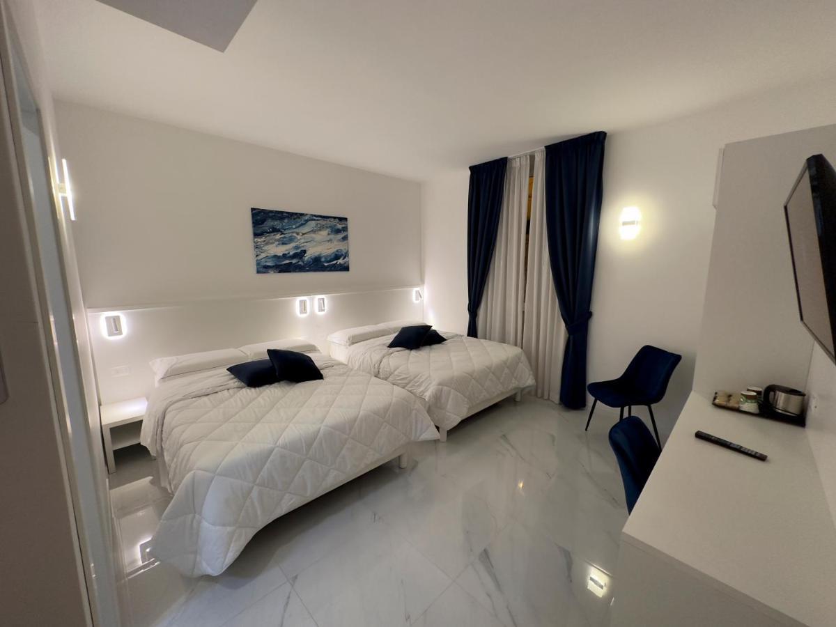 Hotel Smart Cruise Чивитавекия Екстериор снимка