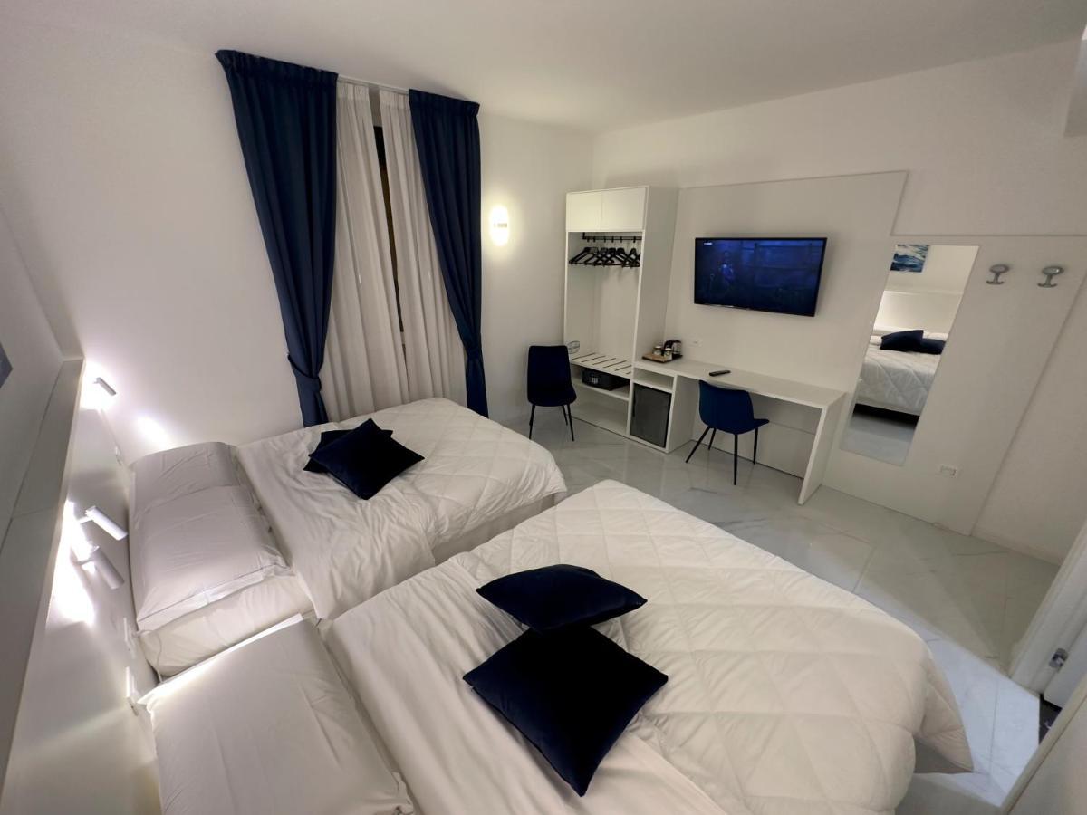 Hotel Smart Cruise Чивитавекия Екстериор снимка