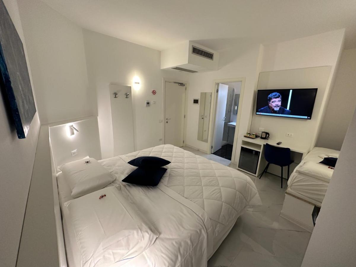 Hotel Smart Cruise Чивитавекия Екстериор снимка
