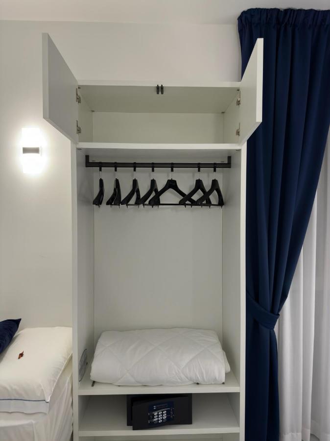 Hotel Smart Cruise Чивитавекия Екстериор снимка